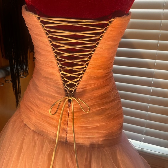 Prom gown size 4 
Great color and sparkle - Picture 3 of 15